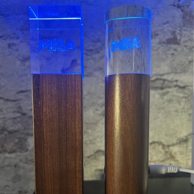 Das sind die ersten beiden Prototypen unserer neuen, beleuchteten Zapfhahngriffe mit wechselbarem 3D-Logoglas. 🔮Diese können über USB ganz einfach aufgeladen werde. 🔋

Mehr dazu seht ihr auf der BRAU BEVIALE vom 28. - 30. November 2023 in Nürnberg 🍺

#misa #misasgram #braubeviale #prototyp #munich #cheers #messenuremberg